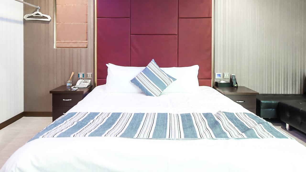 Hosin Hotel Tajcshung Kültér fotó
